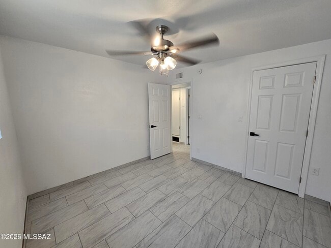 Building Photo - 511 N Iroquois Ave