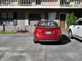 Building Photo - 103 Kimeran Ln APT B