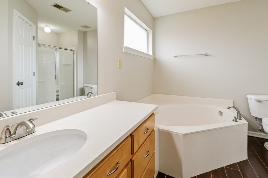 Building Photo - 8262 Regal Bend Dr