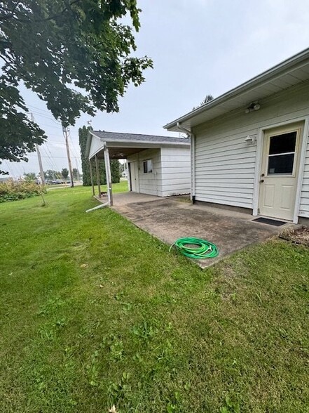 Building Photo - 1626 Lower Muscatine Rd