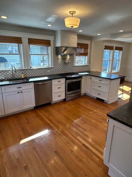 Stainless steel appliances - 91 Dustin St