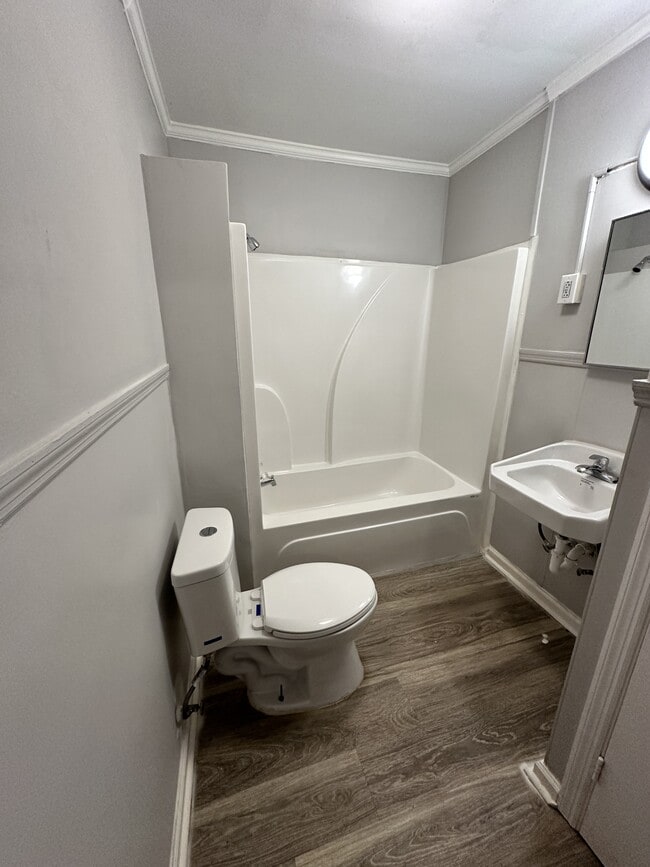 Building Photo - 165 Riverside Anx Dr