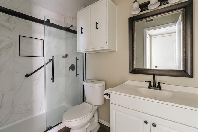 Building Photo - 500 E Riverside Dr