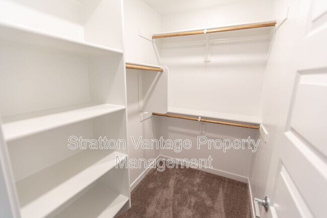 Building Photo - 305 Pinnacle Ridge Dr