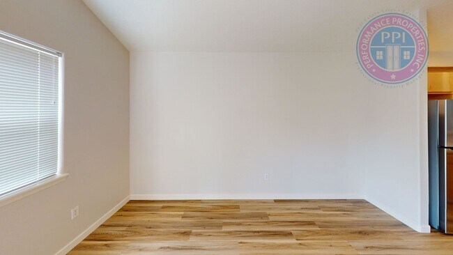 Building Photo - Two Level Cascadia Village Home- Great Flo...