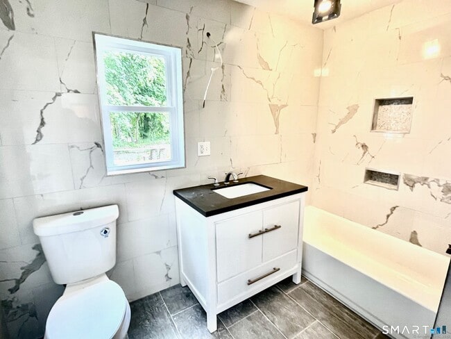 Building Photo - 32 Lester St