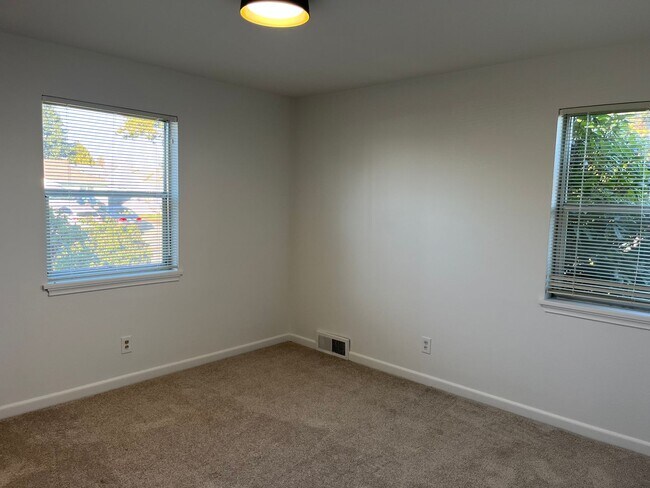 Building Photo - Newly renovated light filled 2 bedroom home with views of Rainer in Bryn Mawr-Skyway!