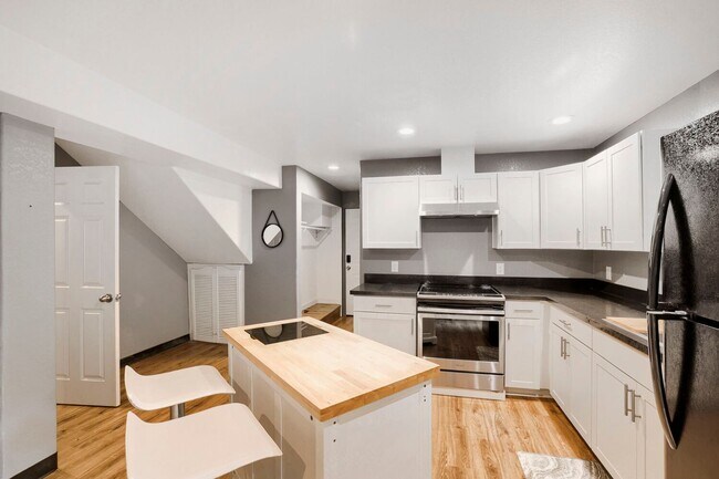 Building Photo - Beautiful Mother-in-Law Style Home in Everett, WA!