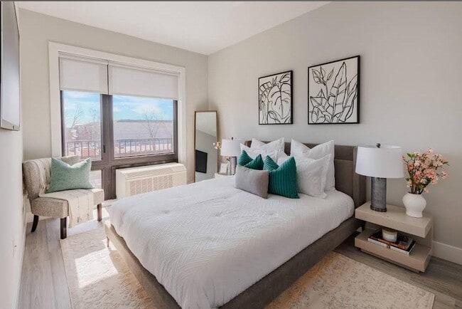 Building Photo - 671 Ave E