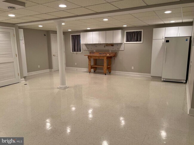 Building Photo - 6830 Pacific Ln