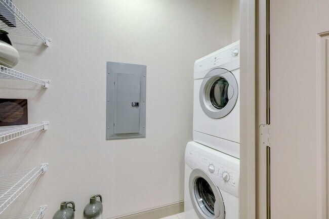 Building Photo - 2401 S Gessner Rd