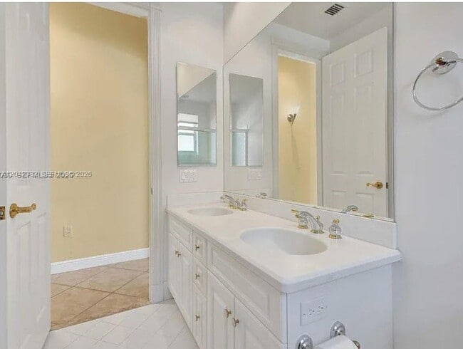 Building Photo - 1459 Shoreline Way