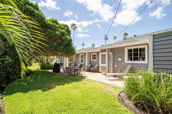 Building Photo - 3200 DE BAZAN Ave