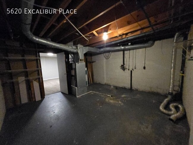 Building Photo - 5620 Excalibur Pl