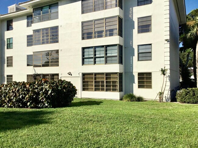 Building Photo - 3636 Whitehall Dr