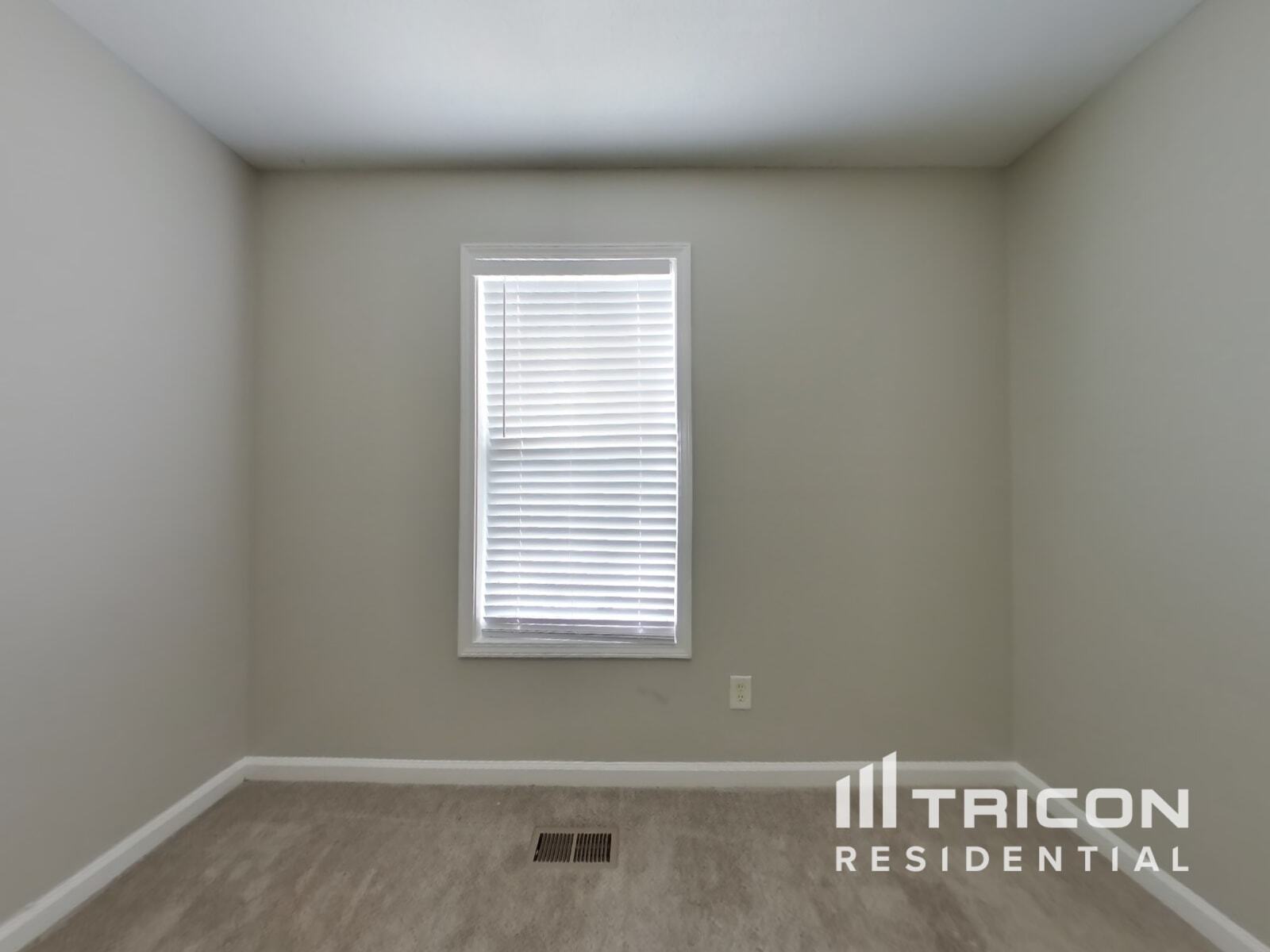 Building Photo - 622 Meadows Ct