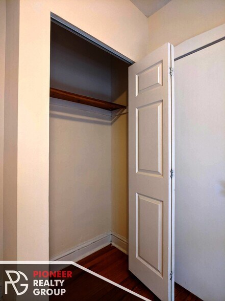 Building Photo - 951 W Cornelia Ave