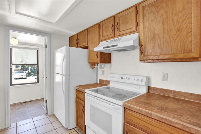 Building Photo - Cute 2 Bedroom 2.5 Bath Townhome in Cherry Creek Schools, 2 Reserved Parking Spots, Great Locatio...