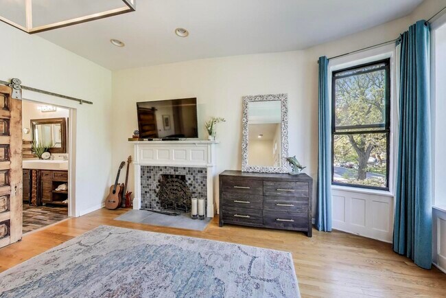 Building Photo - 4553 S Ellis Ave