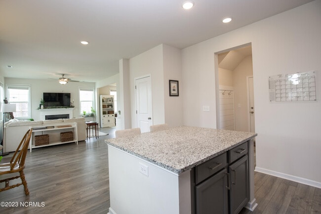 Building Photo - 402 Summer Wind Wy