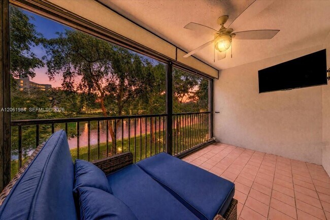 Building Photo - 2240 N Cypress Bend Dr