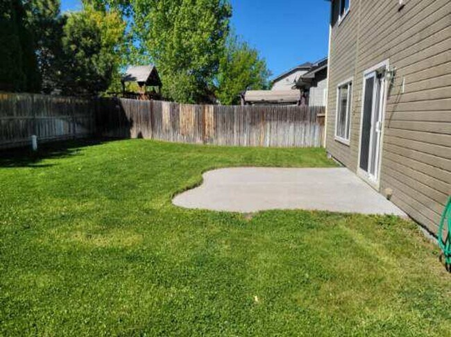 Building Photo - Great Location! 4 bedroom!