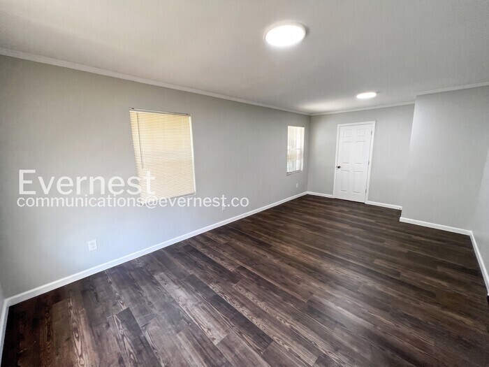 Building Photo - 222 Rebecca Dr