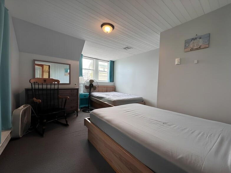 Building Photo - 108 W Grand Ave