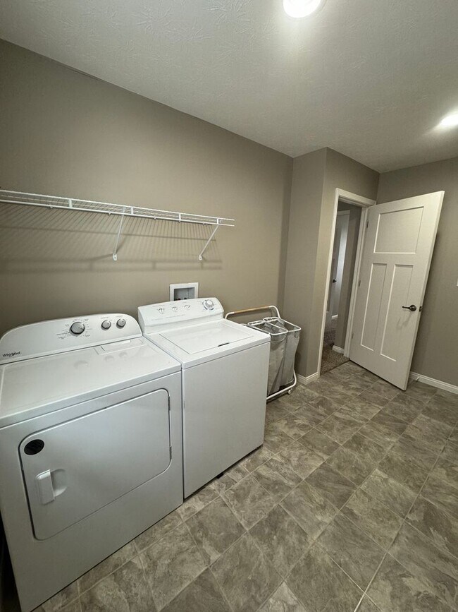 Building Photo - 3976 Abraham Ct