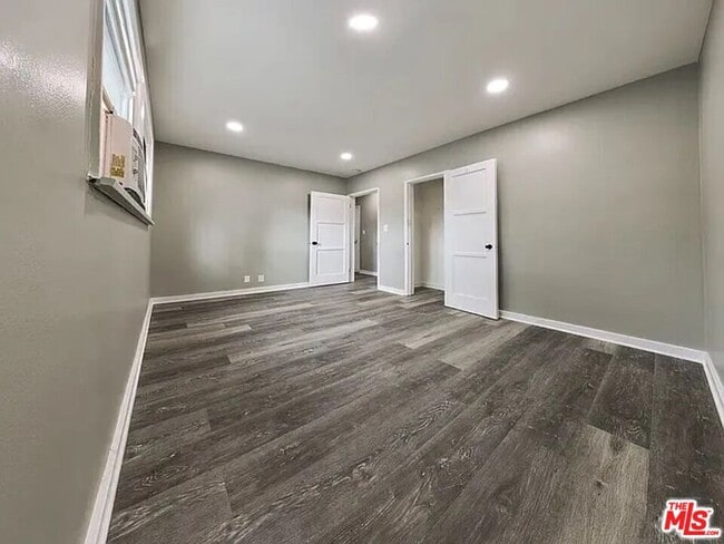 Building Photo - 582 Venice Blvd.