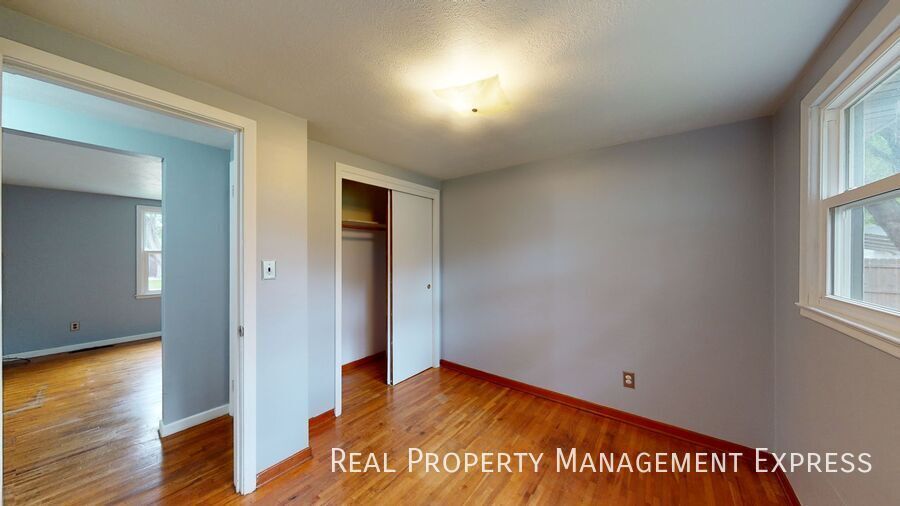 Building Photo - Cozy 3 Bedroom 1 Bathroom in Western Sioux...