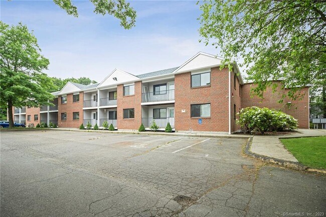 Building Photo - 685 Success Ave