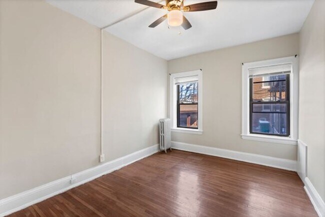 Building Photo - 2773 Hampshire-Unit 8