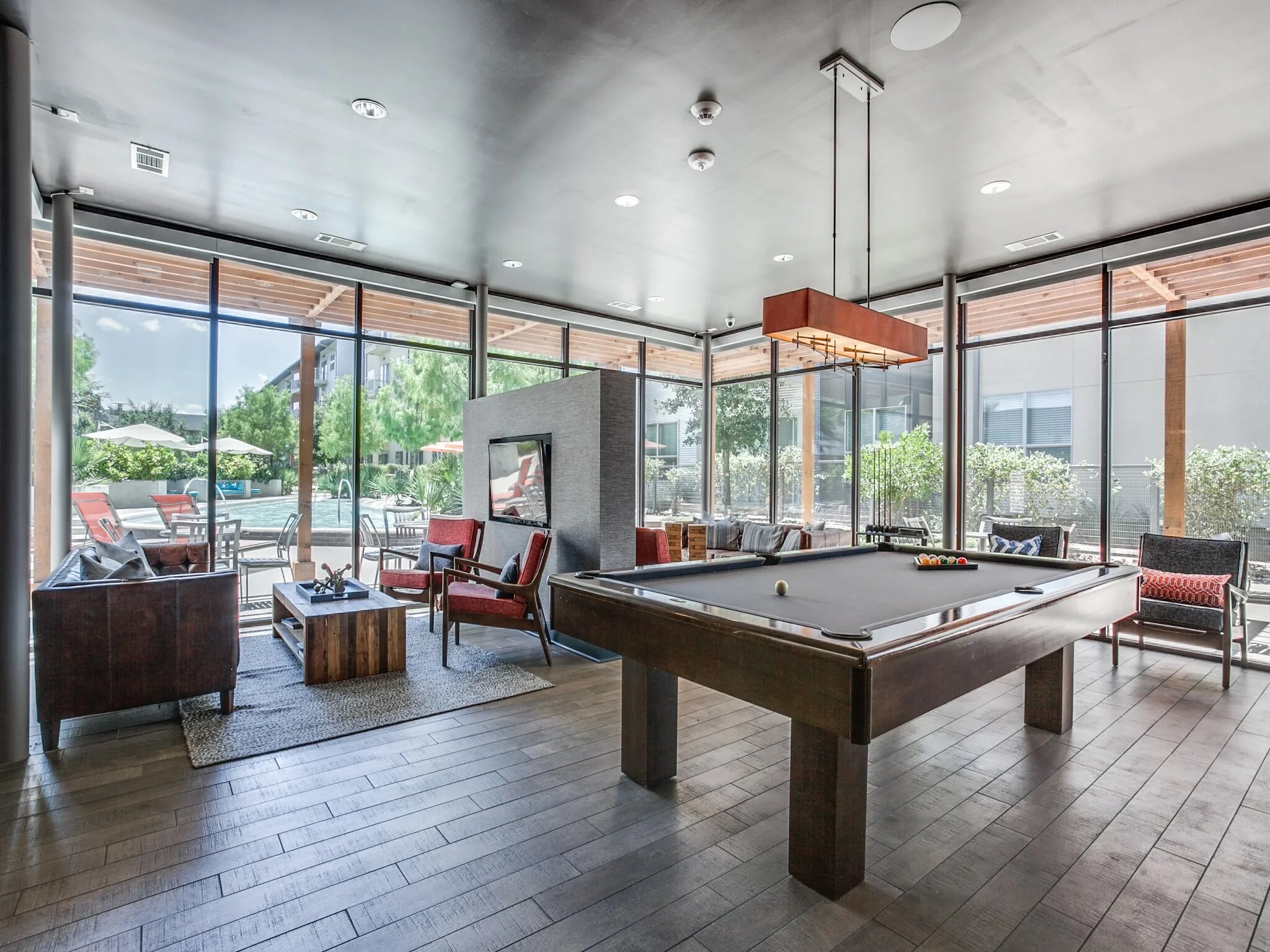 Building Photo - 660 Yorktown St