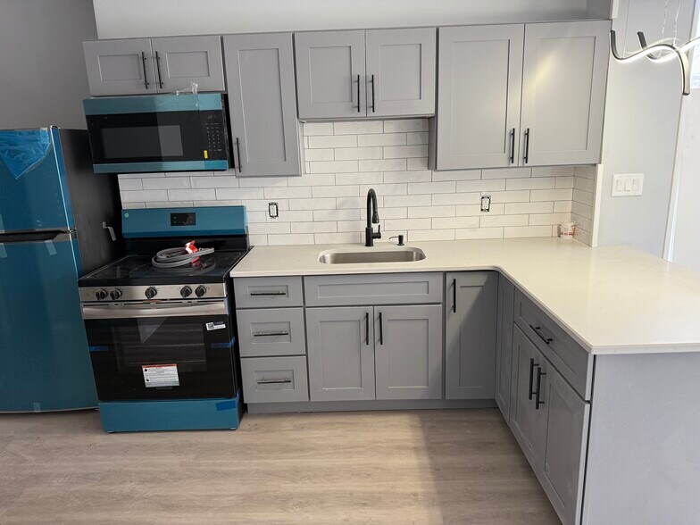 Building Photo - 2517 Island Ave