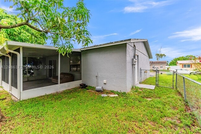 Building Photo - 608 SW 76th Terrace