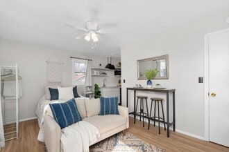 Building Photo - 1465 Highpoint Ave