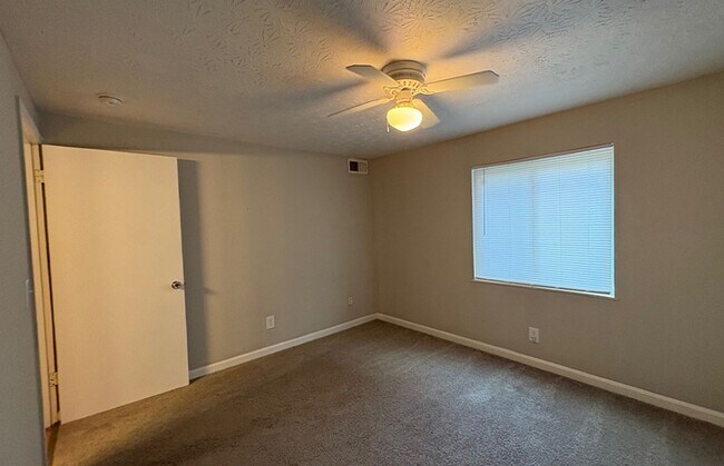 Building Photo - 525 Lowell Ave