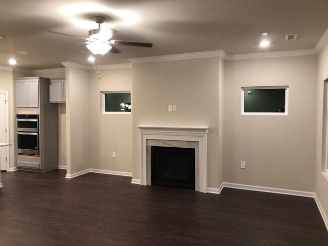 Building Photo - Modern 5 Bed | 3 Bath House in Cary