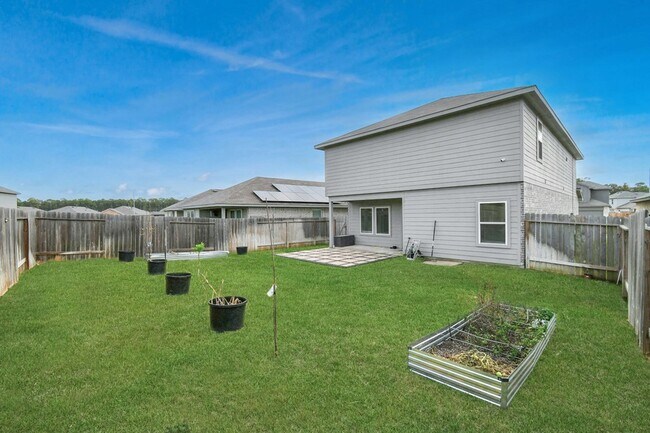 Building Photo - 5443 Pinetree Cres Ln