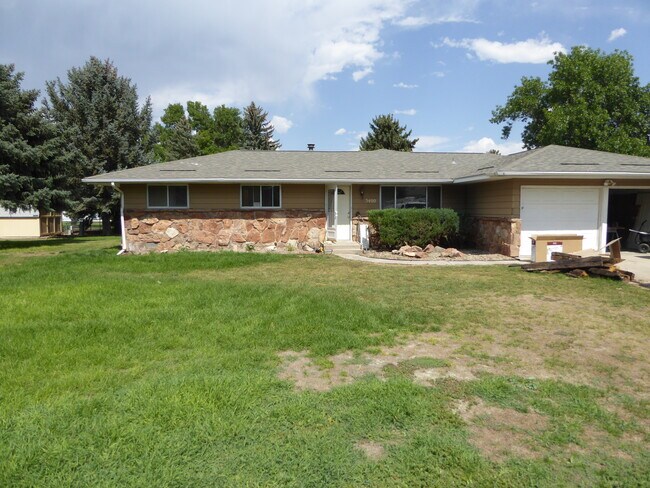 Primary Photo - 3400 E Locust St