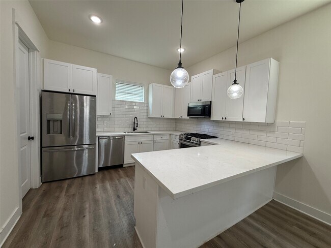 Building Photo - 803 Martin St