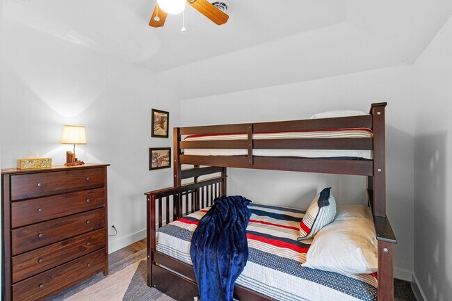 Building Photo - 501 E Geyser St