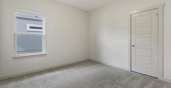Building Photo - 2100 Daleside Ln