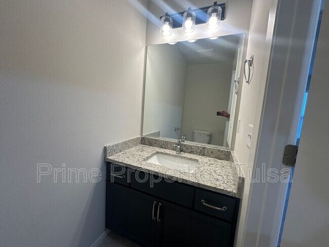 Building Photo - 13143 S 72nd E Ave