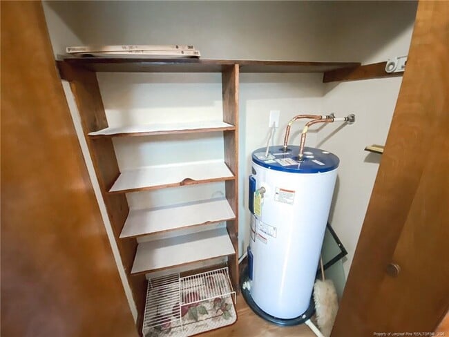 Building Photo - 207 Charmant Rd