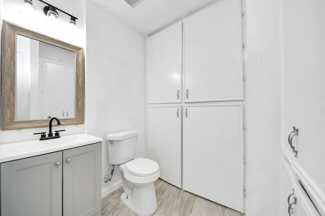 Building Photo - 5103 Karu Dr