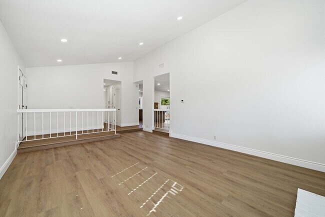 Building Photo - Beautifully Updated Huntington Beach 3 Bedroom / 2 Bathroom Home