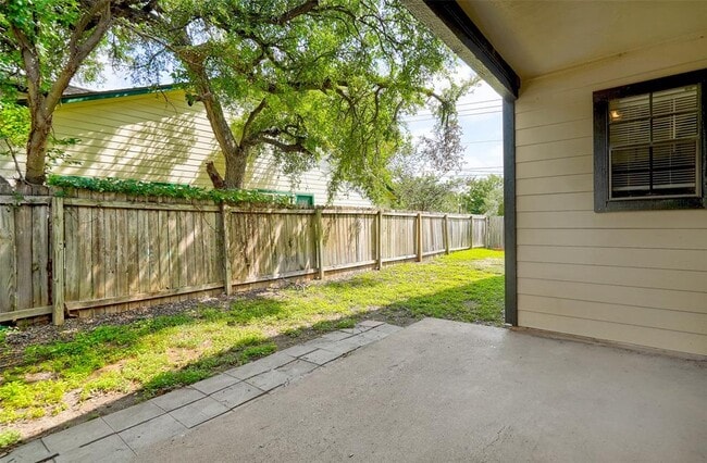 Building Photo - 8704 Clearbrook Trail
