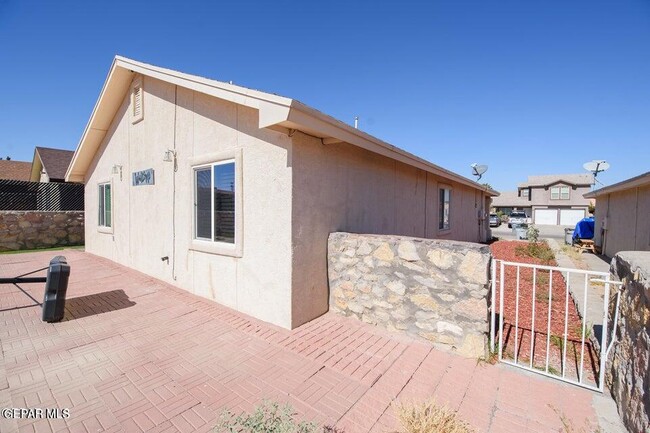 Building Photo - 12324 Tierra Buena Dr